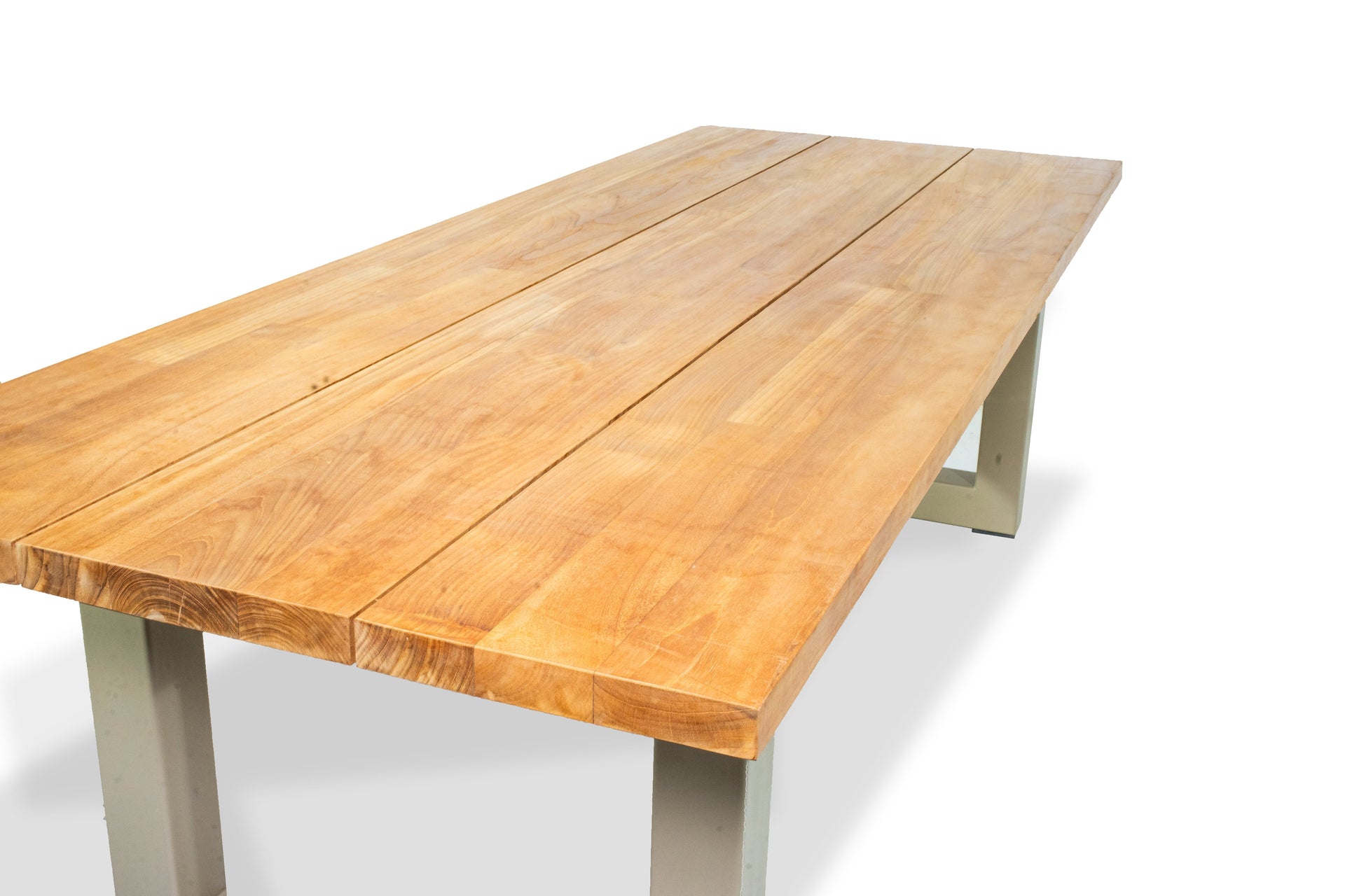 De perfecte tuintafel: stoer design met teak en staal
