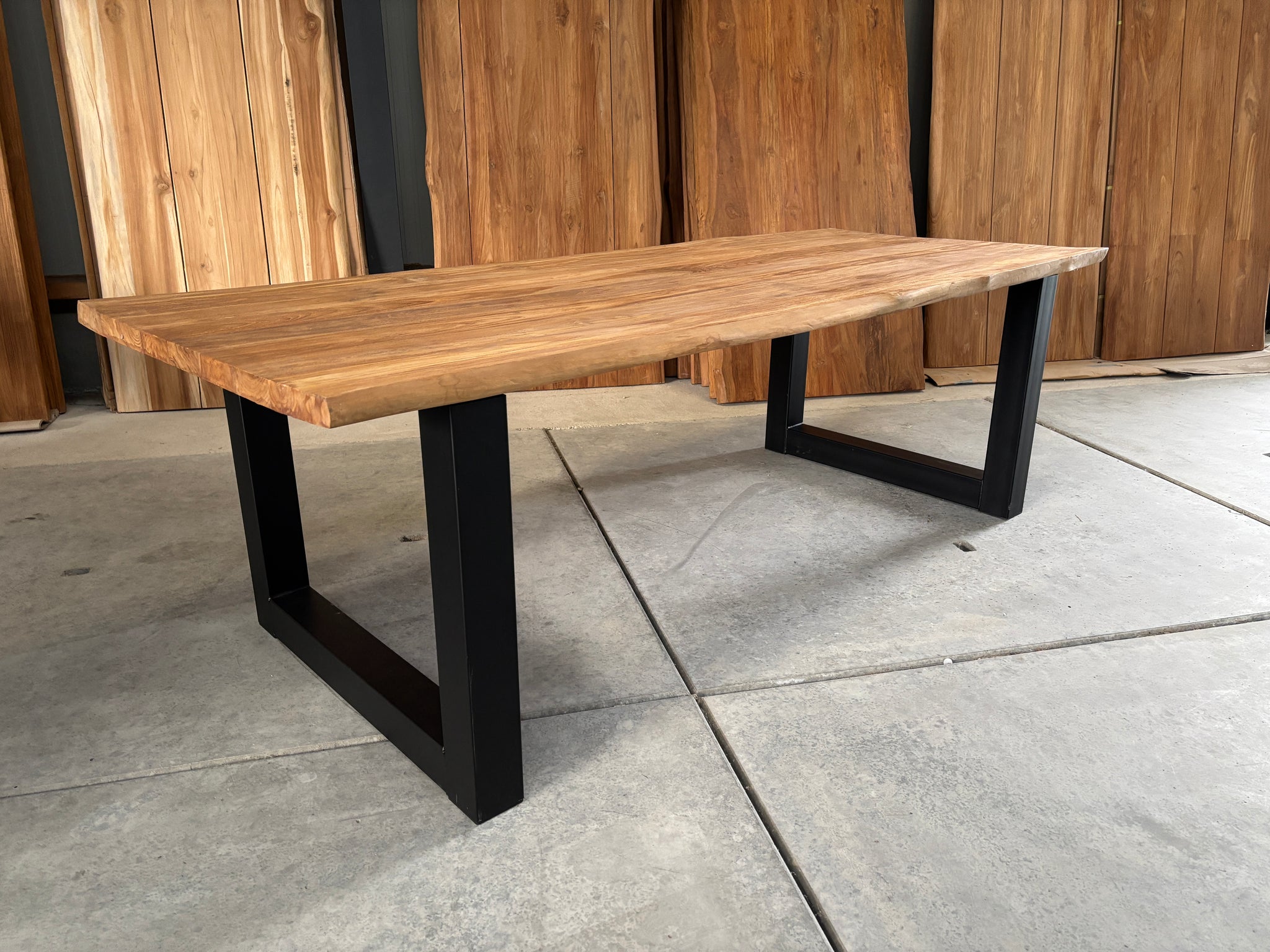 Bentley tuintafel 300cm | oud teak boomschors | U poot zwart