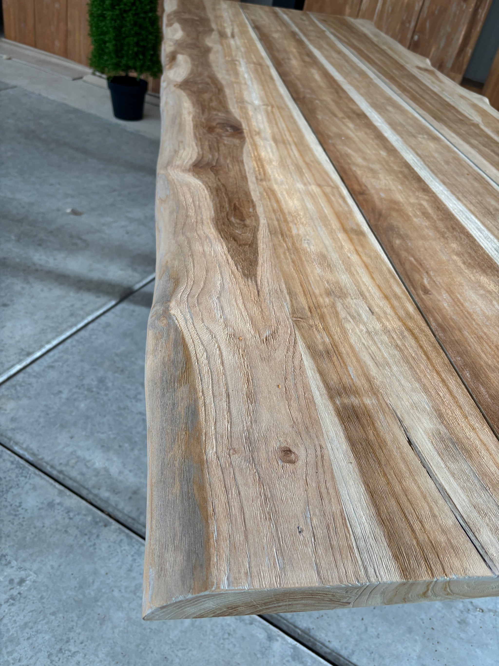 Bentley tuintafel 260cm | blank teak boomschors | kruispoot zwart