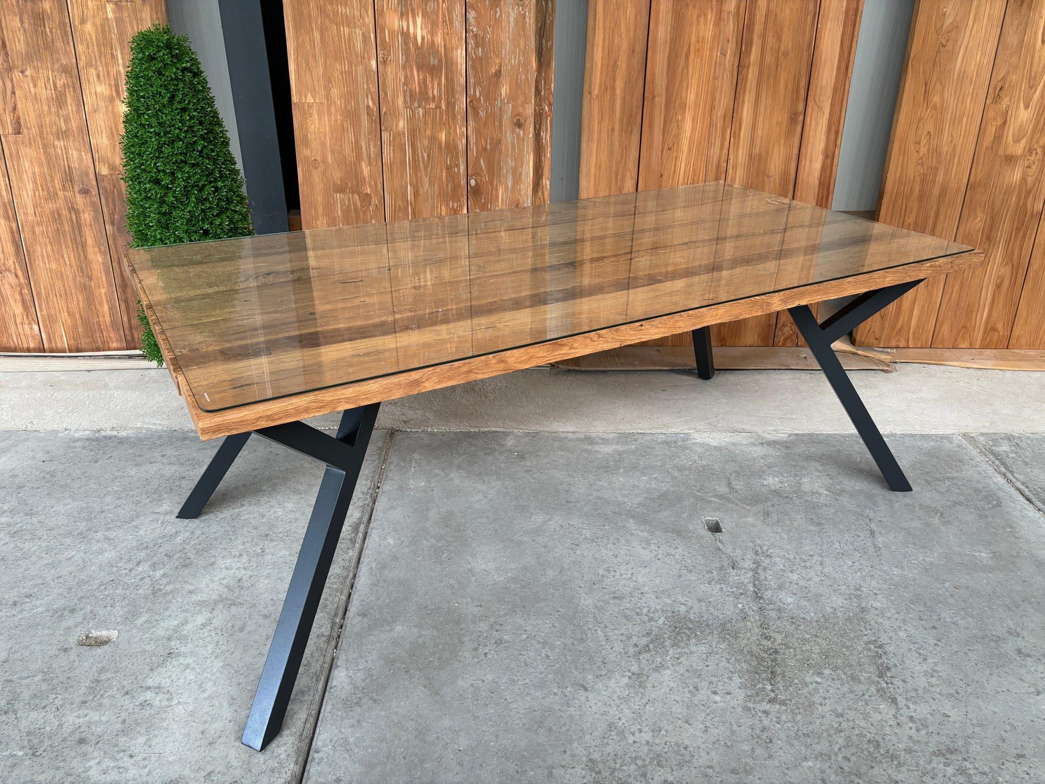 Alba tuintafel 200cm | Rustiek gerecycled teak | Y-poot zwart