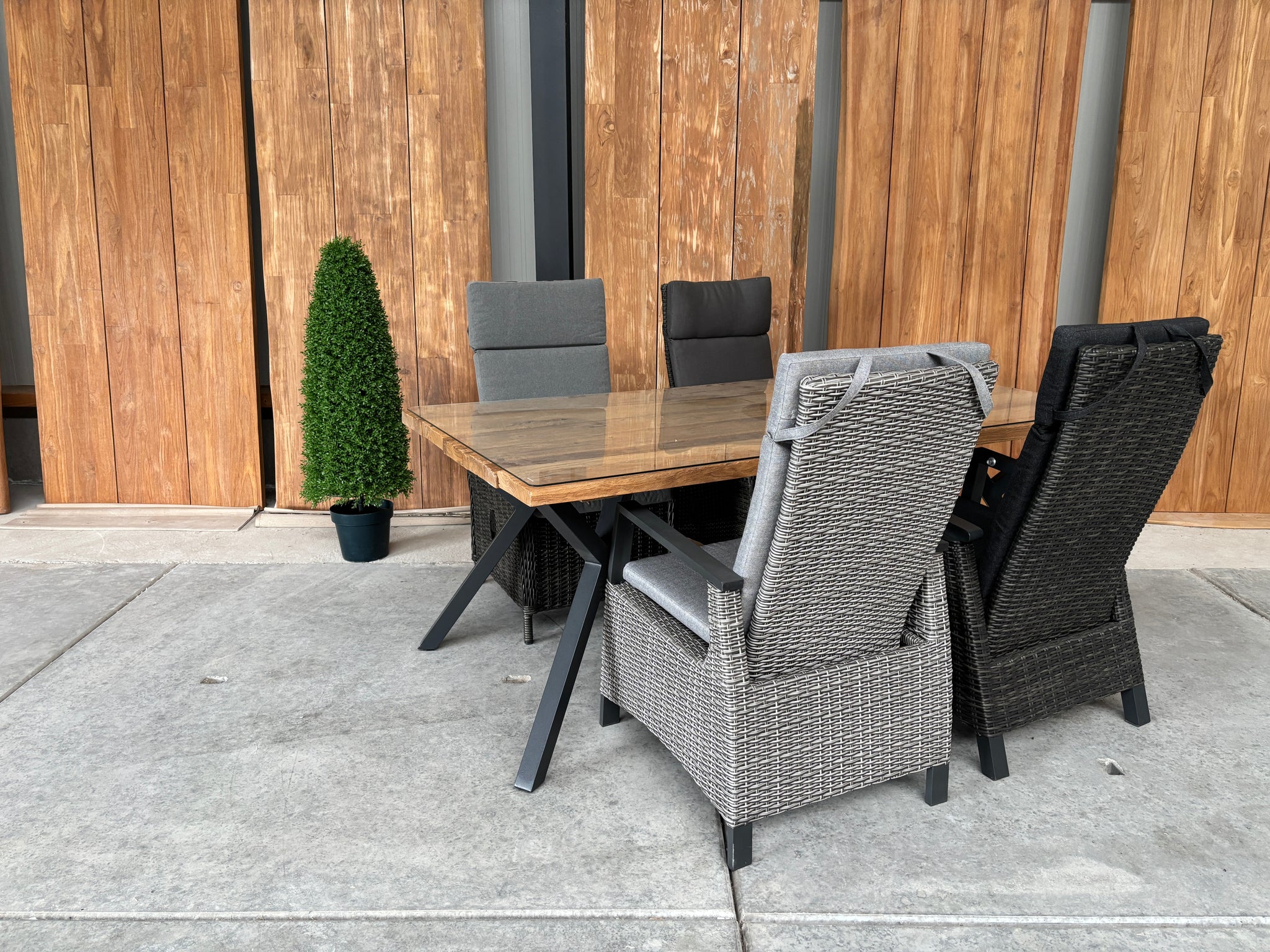 Alba tuintafel 200cm | Rustiek gerecycled teak | Y-poot zwart
