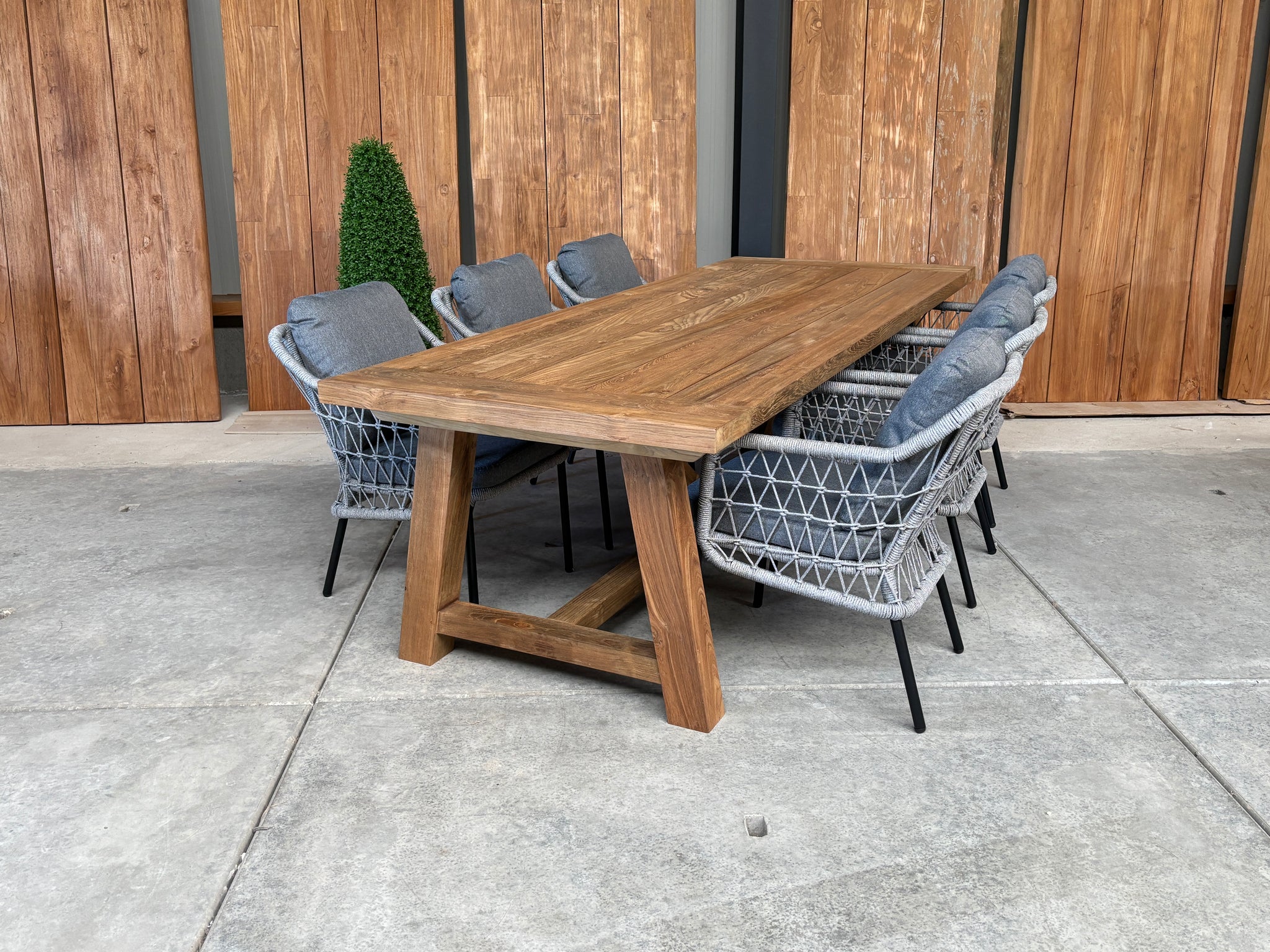 Muiderslot tuintafel 260 | gerecycled teak | Nova dining stoel lichtgrijs | dining tuinset 7-dlg