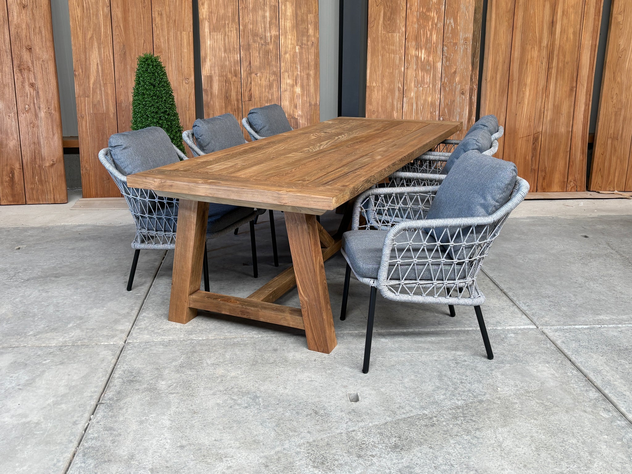 Muiderslot tuintafel 260 | gerecycled teak | Nova dining stoel lichtgrijs | dining tuinset 7-dlg
