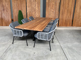 Bentley 260cm oud teak | Boomstam | Matrix poot  zwart | Luna dining stoel lichtgrijs | dining tuinset 7-dlg