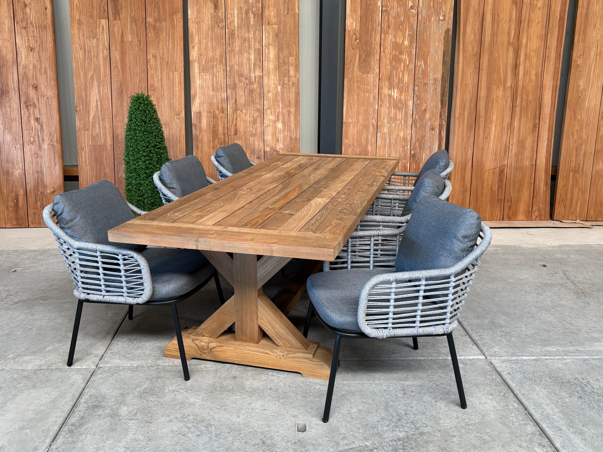 Slot Loevestein tuintafel 260 | gerecycled teak | Luna dining stoel lichtgrijs | dining tuinset 7-dlg