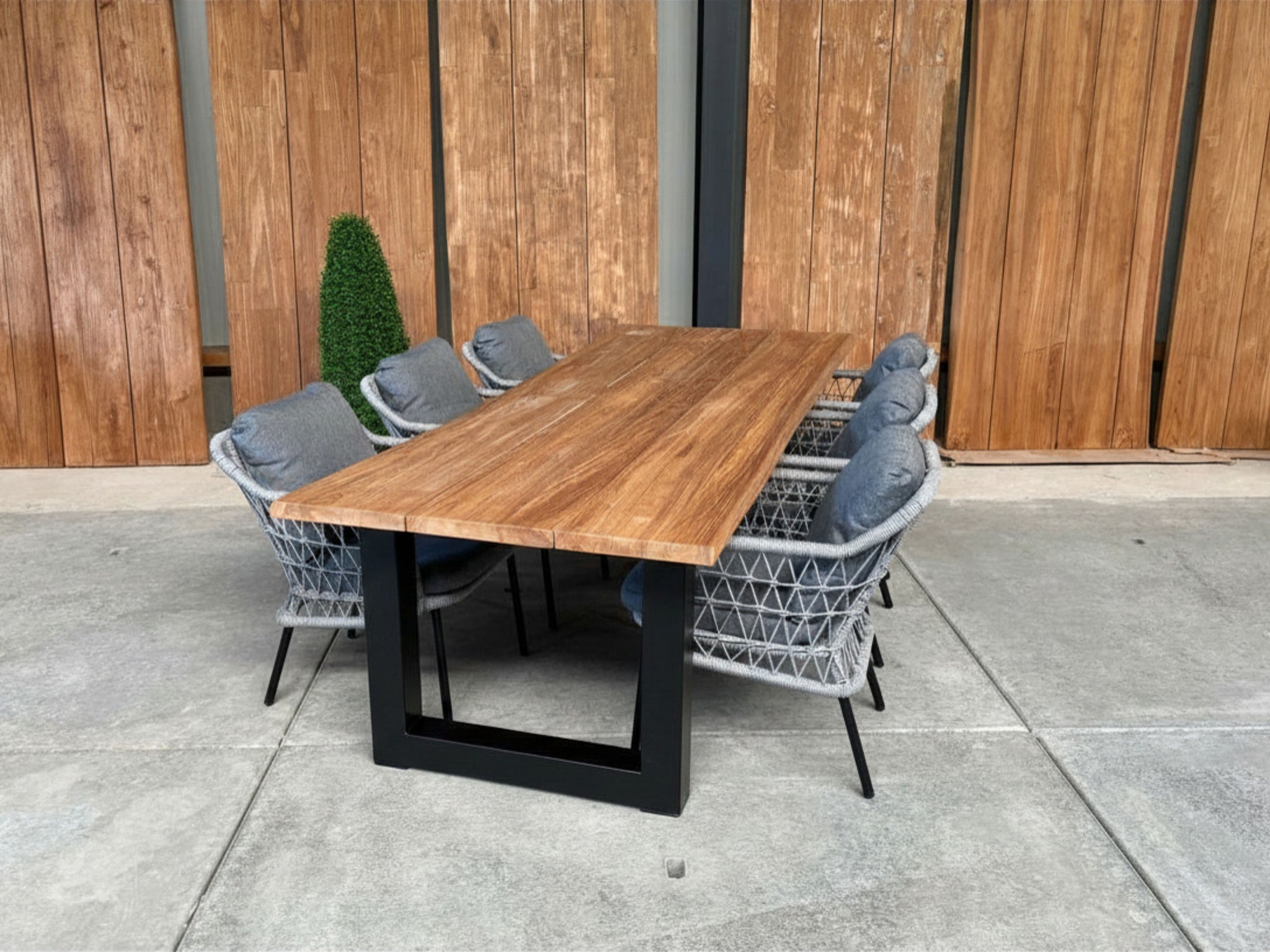 Bentley 260cm oud teak | Boomstam | U poot zwart | Nova dining stoel lichtgrijs | dining tuinset 7-dlg